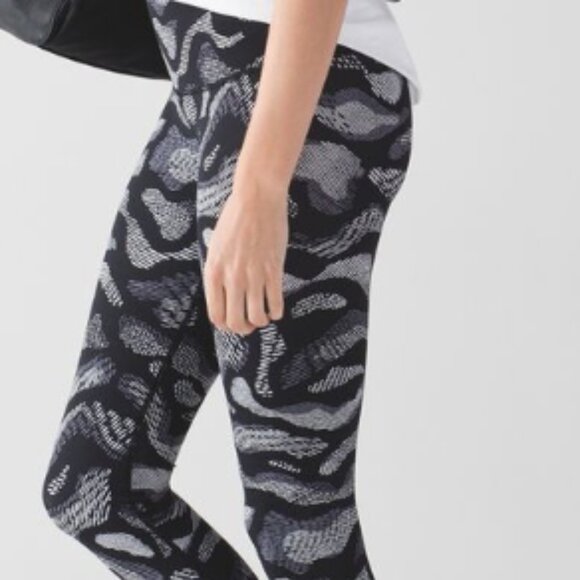 236. Lululemon Wunder Under Pant high rise - Picture 9 of 9